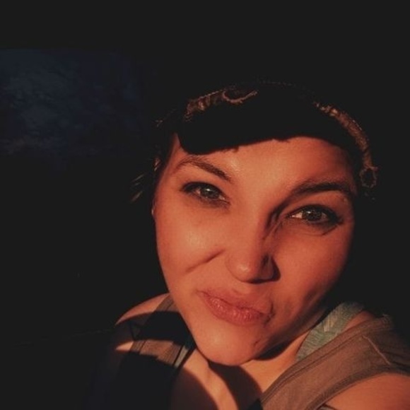 Meet your Posher, Britney - Picture 1 of 1